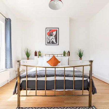 Large, Bright And Spacious 3 Bed Flat In London Eksteriør bilde