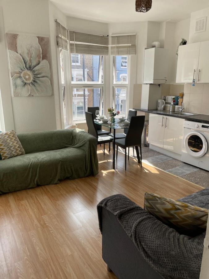 Large, Bright And Spacious 3 Bed Flat In London Eksteriør bilde